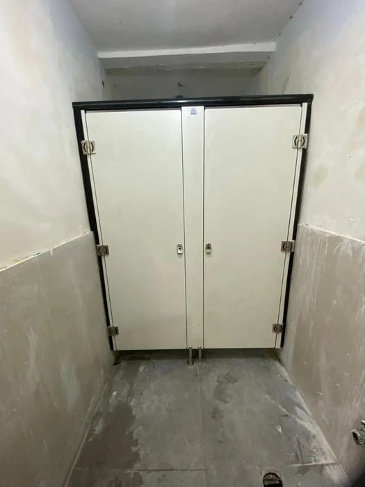 דלתות ומחיצות טרספה לתאי שירותים