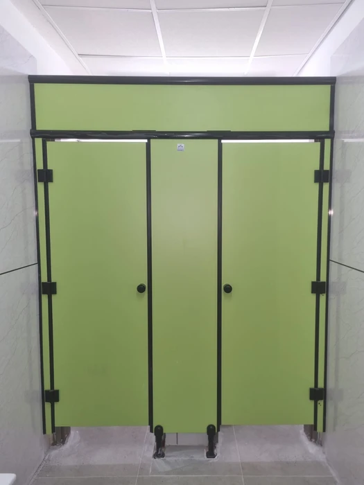 דלתות ומחיצות טרספה לתאי שירותים