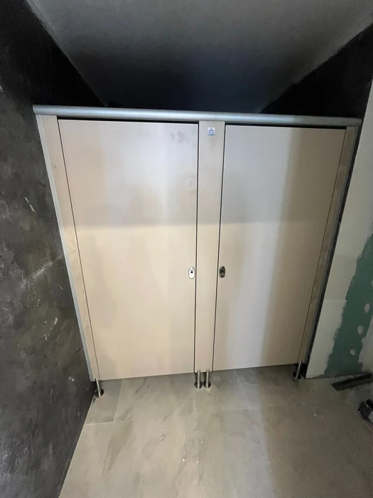 דלתות ומחיצות טרספה לתאי שירותים