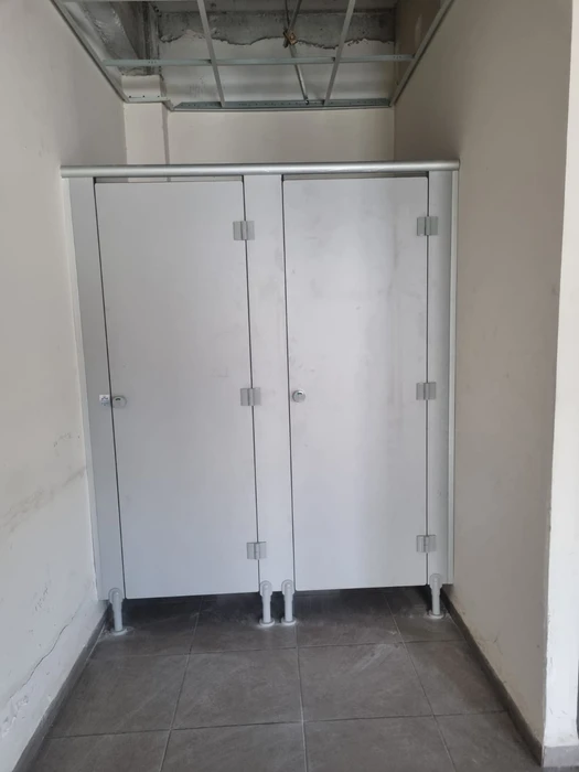 דלתות ומחיצות לתאי שירותים טרספה