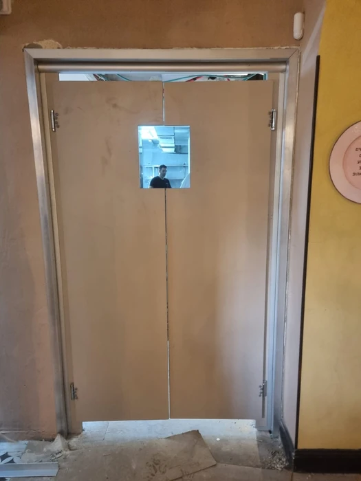 דלתות פנדל מסעדה נס ציונה