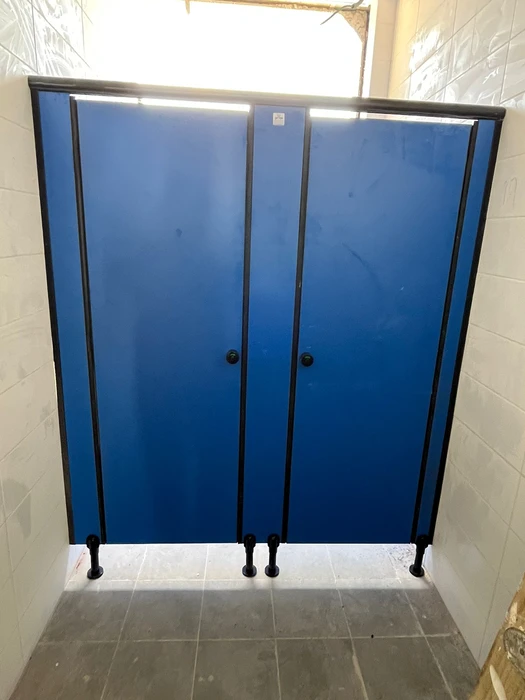 מחיצות ודלתות לתאי שירותים טרספה ( HPL )