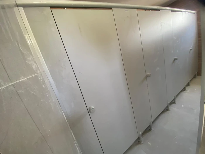 מחיצות ודלתות לתאי שירותים טרספה ( HPL )