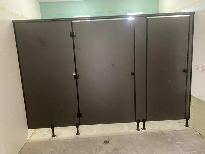 מחיצות ודלתות לתאי שירותים טרספה ( HPL )