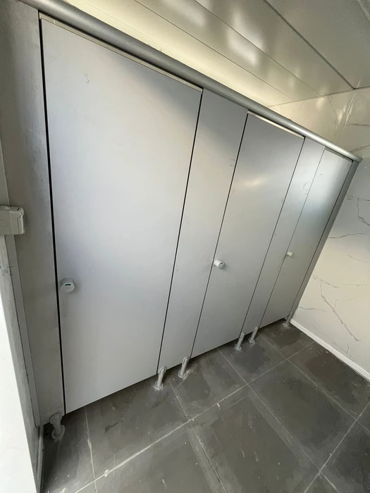 מחיצות ודלתות לתאי שירותים טרספה ( HPL ) חיפה