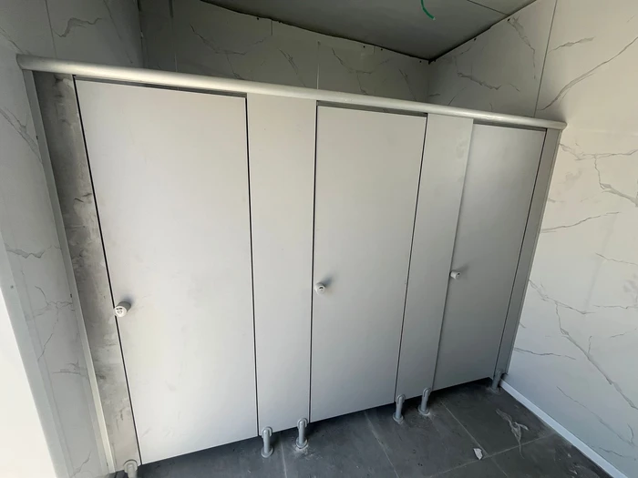 מחיצות ודלתות לתאי שירותים טרספה ( HPL )