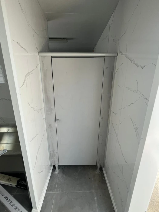 מחיצות ודלתות לתאי שירותים טרספה ( HPL ) חיפה