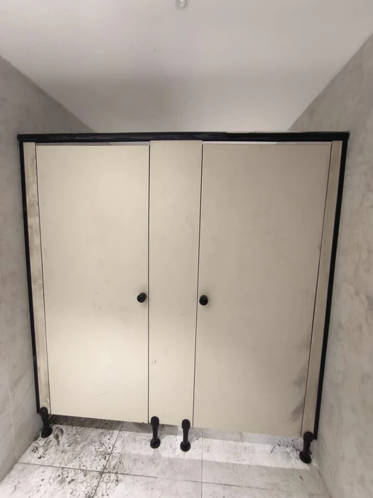 מחיצות ודלתות לתאי שירותים טרספה ( HPL ) בית כנסת בירושלים