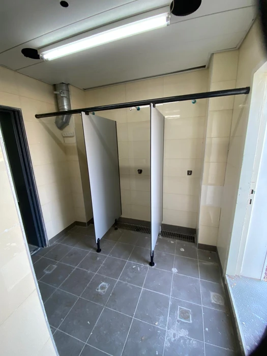 מחיצות מקלחת מטרספה בתל חי (2).