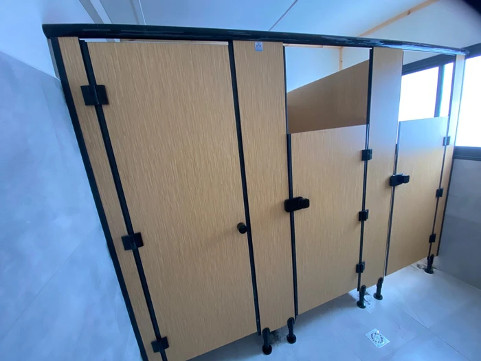 תאי שירותים מטרספה בגן ילדים בחוגלה.