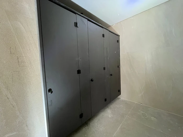 תאי שירותים מטרספה בדיור מוגן כפר סבא (2).