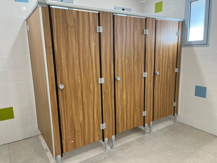 תאי שירותים מטרספה בגן ילדים בקיבוץ רביד.