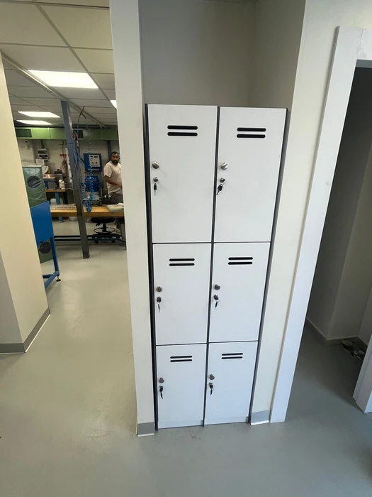 עמודת לוקרים מטרספה קרית ביאליק.