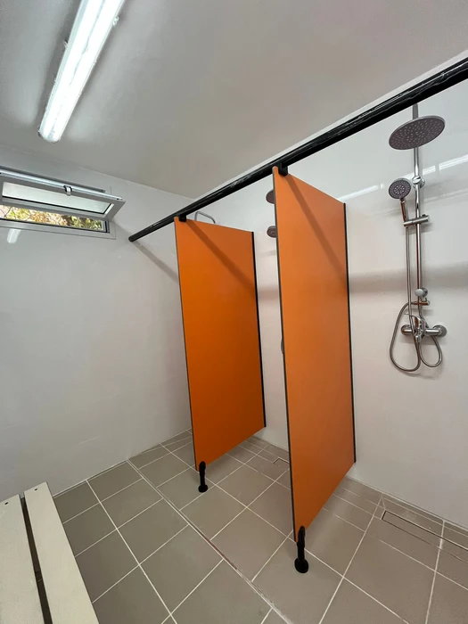 מחיצות מקלחת מטרספה מצפה שלם.