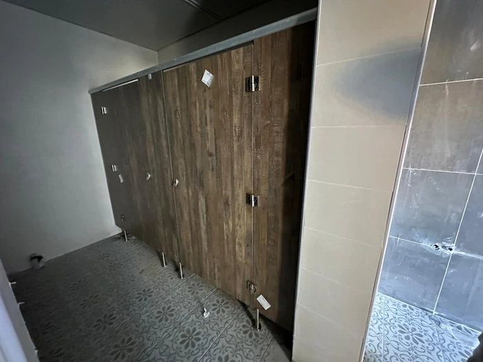 נתניה תחנת דלק אמיתי תאי שירותים (2).