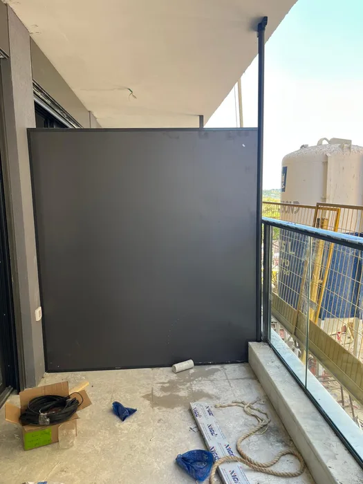 מחיצת הפרדה במרפסות מטרספה ראשל״צ