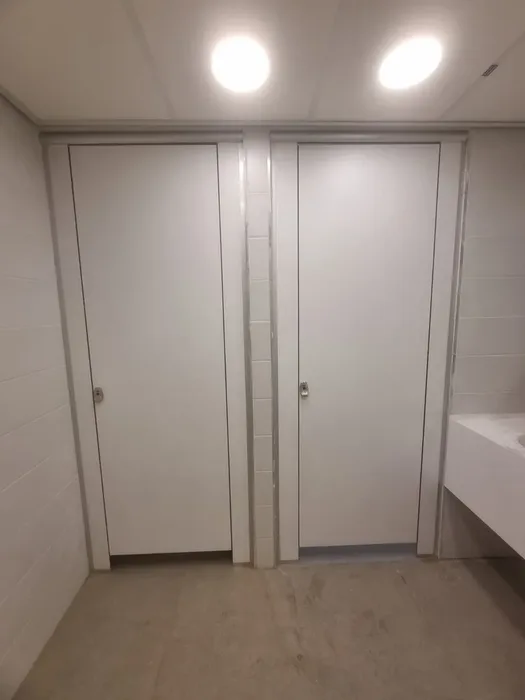 תאי שירותים ומחיצות מטרספה (H.P.L)