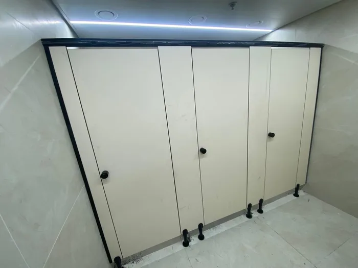 תאי שירותים ומחיצות מטרספה (H.P.L) פרויקט בצפון הארץ