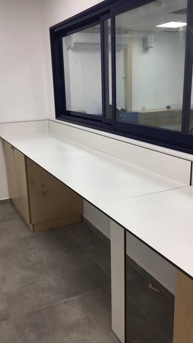 שולחנות מטרספה למעבדה בהתאמה אישית