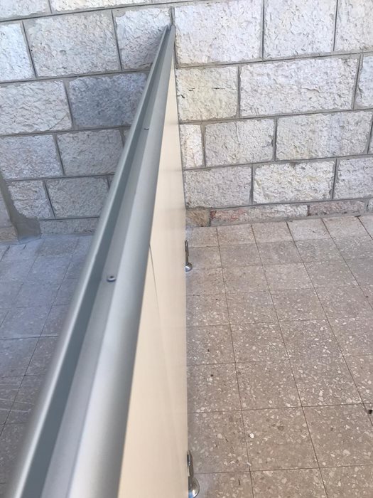 מחיצות הפרדה מטרספה בבית כנסת בבית שמש