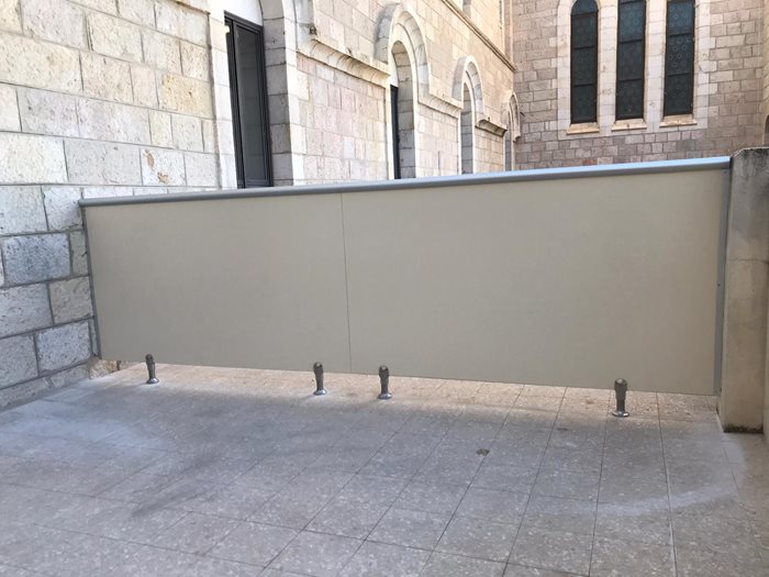 מחיצות הפרדה מטרספה בבית כנסת בבית שמש