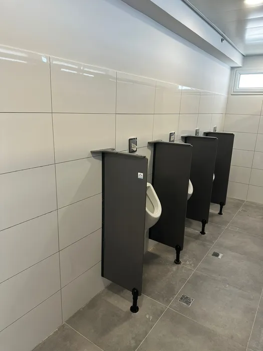 מחיצות משתנה מטרספה בצבע שחור