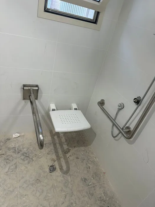 כיסא מתקפל, ידית אחיזה L וידית אחיזה לנכים מתרוממת לקיר מנירוסטה