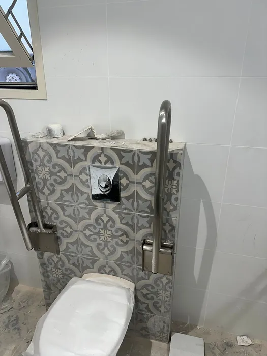 ידית אחיזה לנכים מתרוממת לקיר מנירוסטה