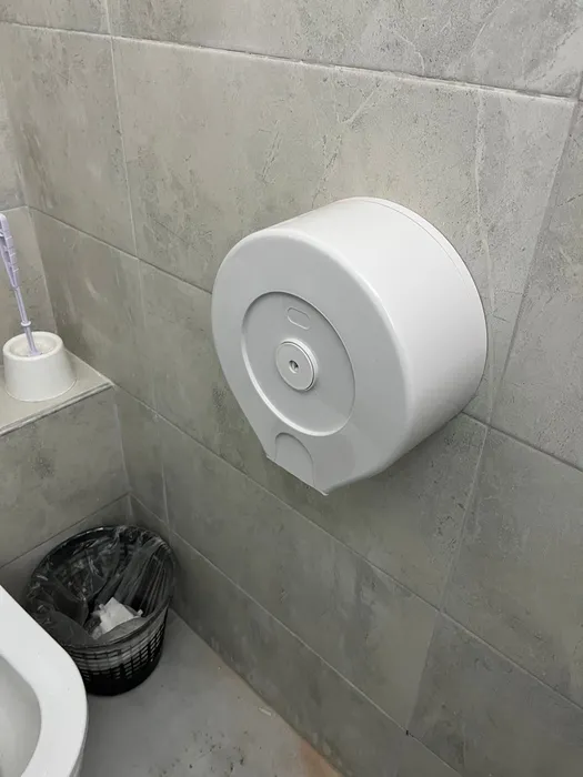 מתקן לגליל נייר לבן