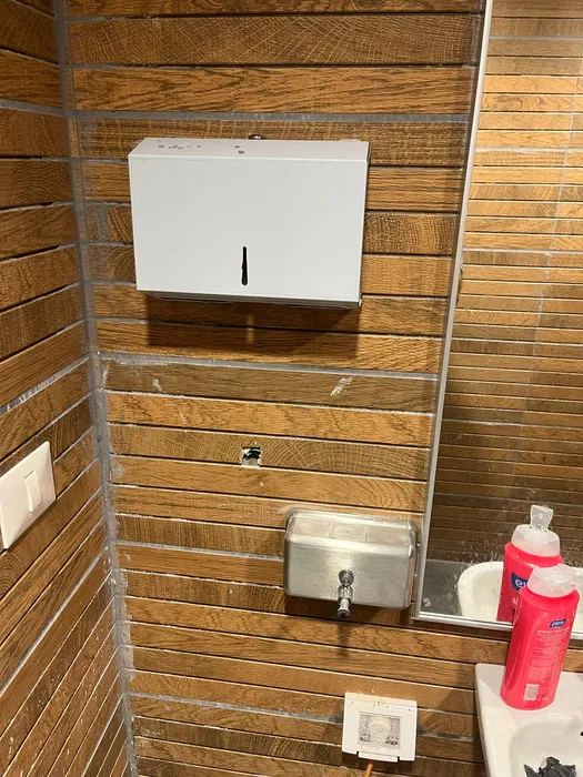 מתקן נייר צץ-רץ לבן + סבוניה מנירוסטה