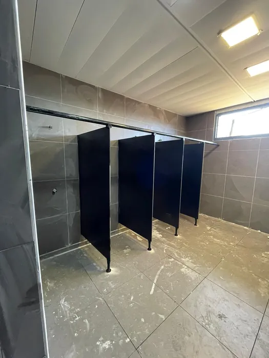 תאי מקלחת מטרספה בצבע שחור