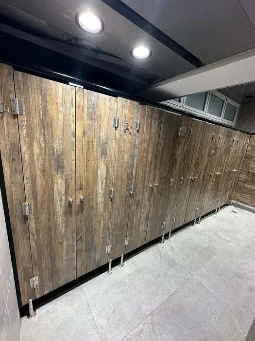 מחיצות ודלתות טרספה לתאי שירותים