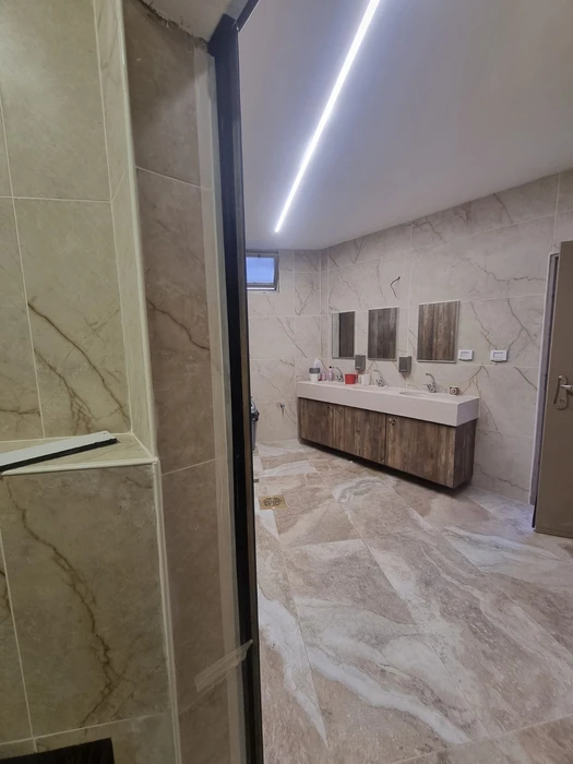 מטבח בהתאמה אישית לבית כנסת כולל ארוניות HPL ( טרספה ) שיש, ברזים ומראות