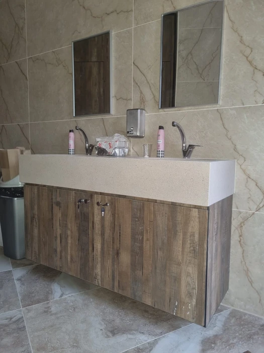 מטבח בהתאמה אישית לבית כנסת כולל ארוניות HPL ( טרספה ) שיש, ברזים ומראות